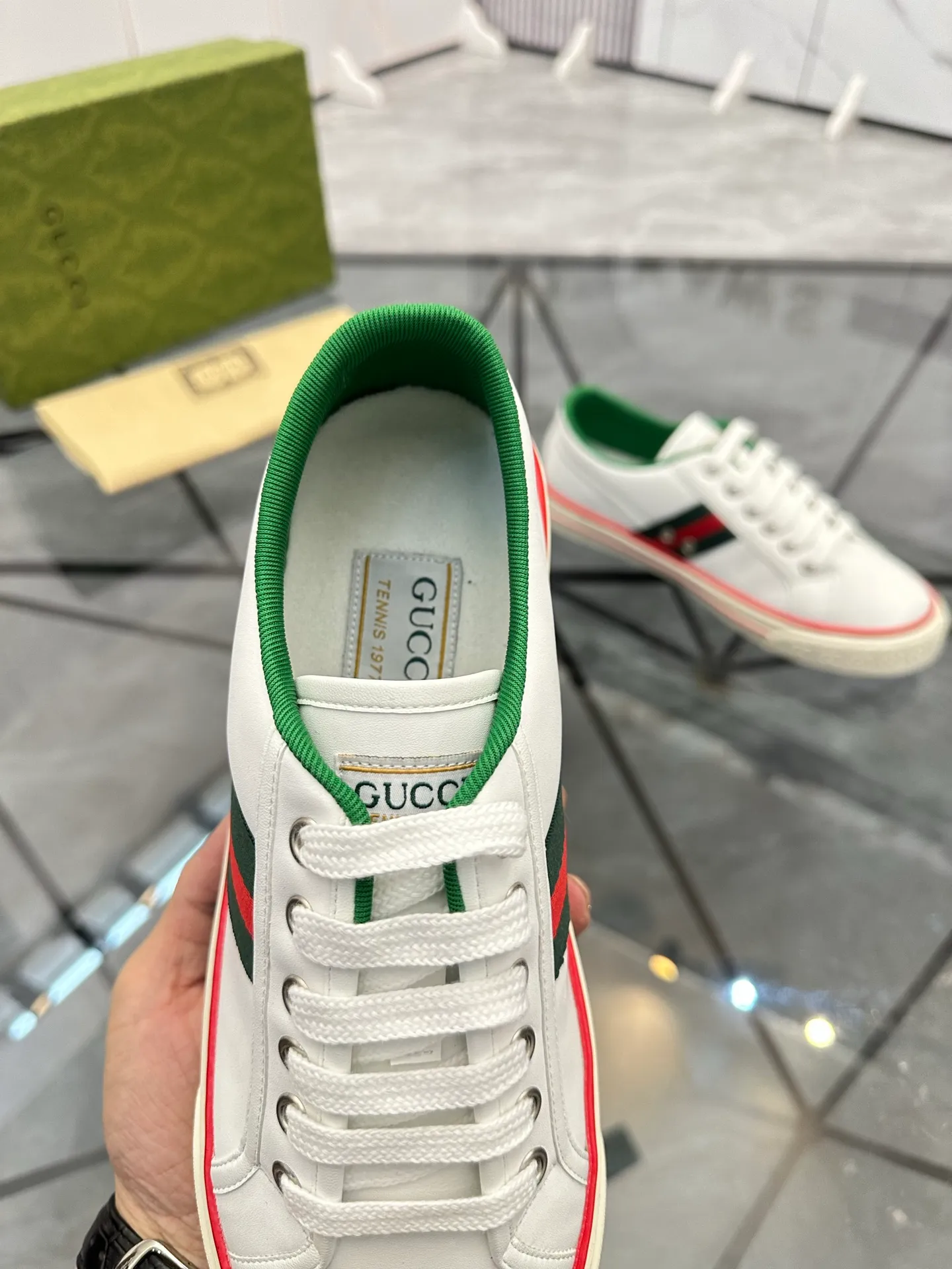 Men's shoes: 💰P380¥ Product trademark: Gucci* "Gucci*" low-cut casual shoes Regular size: 38-44 (can be customized to 45.46.) Product material: imported cowhide upper, breathable lining, original outsole. Number: 661
